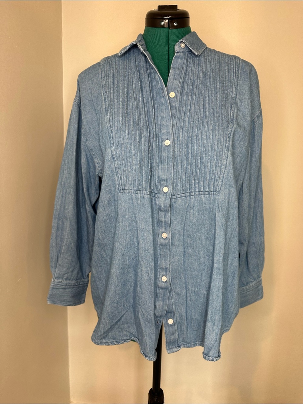 Old Navy The Boyfriend Shirt Light Wash Denim Pintuck Button-Up